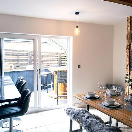 4 Bedroom - Sleep 9 Home In Cheadle Staffordshire - Alton Towers Polar Express Dimmingsdale Peak District Trentham Gardens Water World Exterior foto