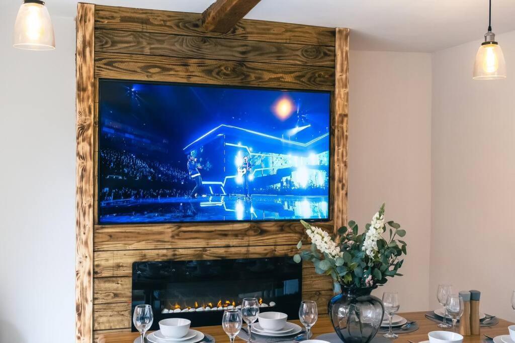 4 Bedroom - Sleep 9 Home In Cheadle Staffordshire - Alton Towers Polar Express Dimmingsdale Peak District Trentham Gardens Water World Exterior foto